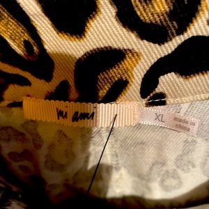 Francesca’s Leopard/belt skirt! Smoke Free Home!